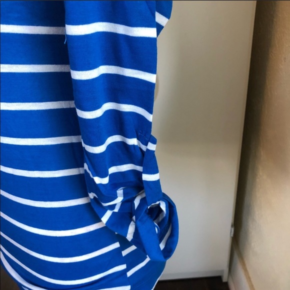 💥Just $1 Bundled💥 Heart and Hips T-shirt  S - Picture 6 of 8